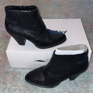 NWB Aldo Women’s block heel Bootie - sparkly Black - Size 8.5